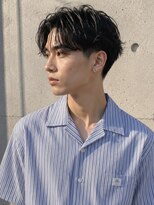ヴェイン 渋谷(vain)&nbsp;センターパート ツーブロック ビジネス 黒髪 メンズカット 20代