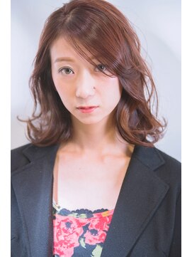 アクミィ(Acmi) クールグラマラス外ハネな大人ミディアム