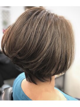 ブリーズ(BREAZE) 米倉涼子風  ショートボブ ［博多美容室］