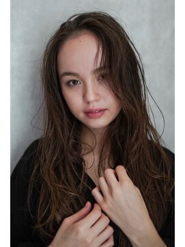 ディスオモテサンドウ 表参道(This OMOTESANDO) 大人っぽさMAXのセミロング