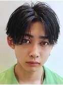 ニュアンスセンターパートリバース毛流れ刈り上げツーブロック