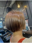 【ショートボブ×白髪ぼかしハイライト】