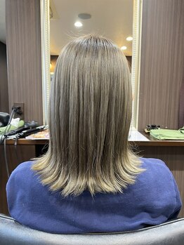 洗練されたハイトーンカラーで髪と頭皮に優しい施術を・・・洗練された技術で、ワンランク上の仕上がりへ