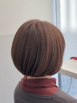 hair salon Heir【4月19日NEW OPEN(予定)】 40代50代女性に似合う上品白髪ぼかしショートボブ