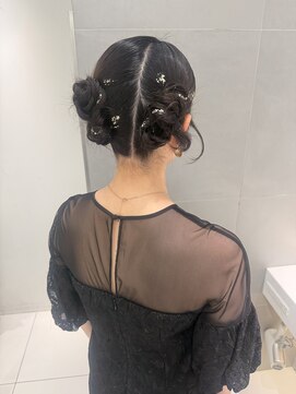 アールプラス 新宿(ar+) 【新宿駅/新宿三丁目/ヘアセット/カチモリヘア/お呼ばれヘア】