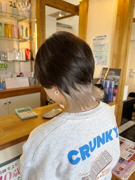 ギャラクシー ヘアードレッサーズ(galaxy hairdressers) ウルフスタイルインナーカラーホワイトベージュ