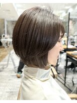 アフロート ルヴア(AFLOAT RUVUA)&nbsp;〔岩田莉奈〕40代50代お洒落な白髪染ショートボブ新宿ケアカラー