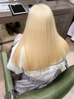 アウラ(AURA)&nbsp;盛岡ブリーチカラーミディアムレイヤーカットミルクティーカラー