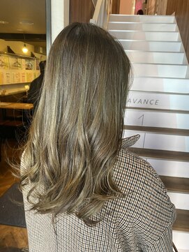 アヴァンス 天王寺店(AVANCE.) カーキグレージュ×透明感