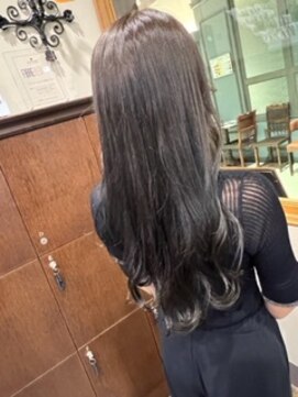 クオン テラッセ納屋橋店(kuon) グレージュ　ロングヘア
