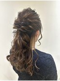 ねじり×くるりんぱの大人めハーフアップ