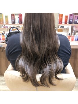 ヴィサージュ ユニール(VISAGE unir) 【泉 果穂】