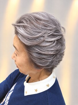 トランスサロン 吉祥寺(TRANS SALON) シルバーグレイ×ふんわりパーマショート