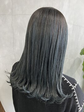 ティティ(TiTi) ブルーグレージュ暗髪カラー[TiTi_福田りの]