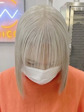 ウィコ 新宿(WICO) ホワイトカラー[新宿駅/フェミニン/モード/ダークアッシュ]