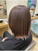 切りっぱなしボブ×艶ブラウン