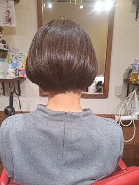 アトリエアン(atelier un) ショートカット、カラー