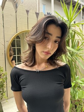 アデ オモテサンドウ(ade omotesando) ニュアンスパーマで作るエレガントレイヤースタイル