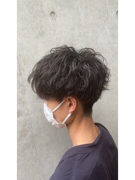 ウノプリールヴァモス(unopulir Vamos) メンズパーマ刈り上げツーブロック前下がりマッシュ