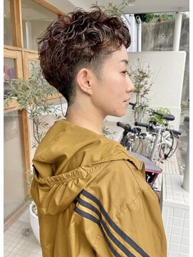 モカヘアー(mocha hair) 刈り上げ女子/マッシュ/ベリーショート/外国人風パーマ/無造作