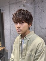 キュー(Cue_)&nbsp;外国人風ニュアンススパイラル無造作マッシュパーマ　2【影山】