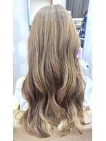 ムーア(MUA)&nbsp;ベージュラテカラー×ロング