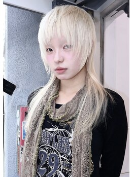 ゾーイ ケゴ 天神今泉(ZOEY kego)の写真/複雑なデザインも、ベースの修正もZoeyのケアブリーチで！最小限のダメージで理想の髪色に。