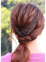 ビアージュ(Viage)&nbsp;簡単くるりんぱローポニーテール