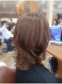 外はねミディアムレイヤースタイル