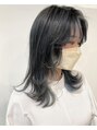 キルム(Qilm)&nbsp;インナーカラーグレージュ/ ウルフレイヤーカットでこなれ感に◎