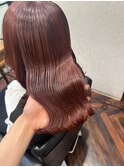まとまり感赤みブラウンセミロングS字ウェーブツヤ髪