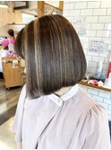 ボブスタイル白髪ぼかしハイライト