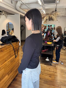 シロ(siro) 切りっぱなしボブ ルーツカラー