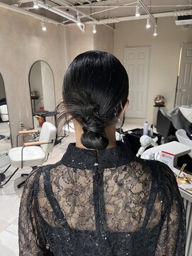 エラ(ere) カチモリヘア シニヨン 大人ヘアアレンジ 結婚式ヘアセット