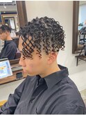 カーリーパーマ　ツイストスパイラルパーマ　スキンフェード