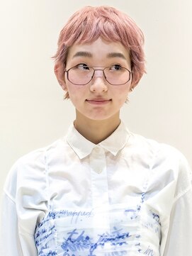 ショートヘア　ピンクベージュ