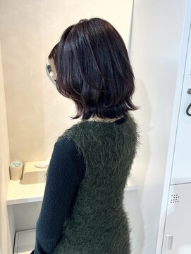 上品な透明感レッド×レイヤーボブ