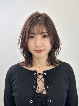 ビービー(BeB) 【新垣】360度盛れる小顔くびれミディ