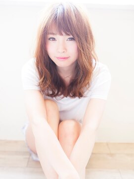 フレアジェネラス(FLEAR generous) カジュアルコーデに似合うラフなパーマ