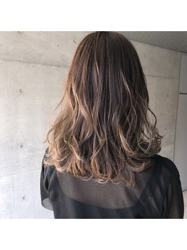 アピッシュ ギンザ(apish ginza) tomoヘア*似あわせセミロング 重めAライン