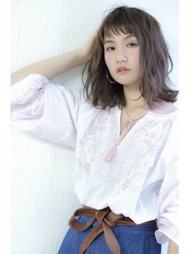 アルベロ(albero) ショートバング×外ハネグレージュ