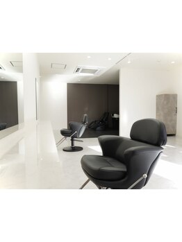 マンツーマン×高技術でずっと触り続けたい美髪を☆縮毛矯正/髪質改善特化サロン♪[完全予約制]