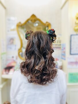 美容室 ティンカーベル ツインお団子ヘア