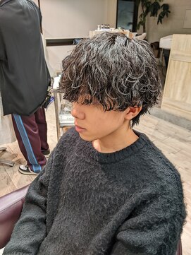 コワファーストナガサキシャンプーボーイ(COIFF1RST NAGASAKI SHAMPOO BOY) ラウンドマッシュ×波巻きスパイラルパーマ