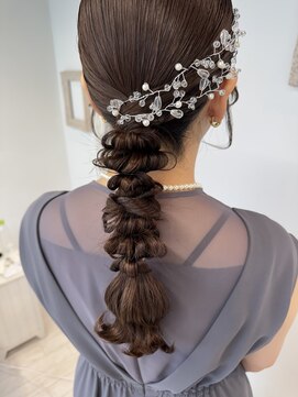 ミミバイカシュカシュ(mimi by cache cache) 結婚式お呼ばれ編みおろしヘアセット三つ編みアレンジヘアメイク