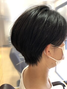 カズ 中津店(KAZU) 30代40代の大人女性にオススメ耳かけてショートスタイル