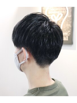 ウィスカーヘアー(whisker hair) マッシュショート