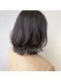 赤味のないオリーブグレージュ
