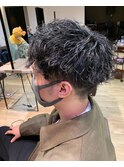 刈り上げセンターパートサーフカールブルーブラッフェザーパーマ