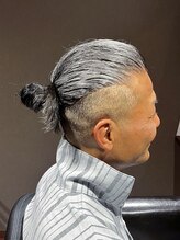 ビジネスマンバン オールバック ツーブロック スキンフェード